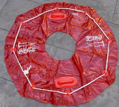 02550-1 € 10,00 coca cola opblaasbare zwemband doorsnee 98 cm.jpeg